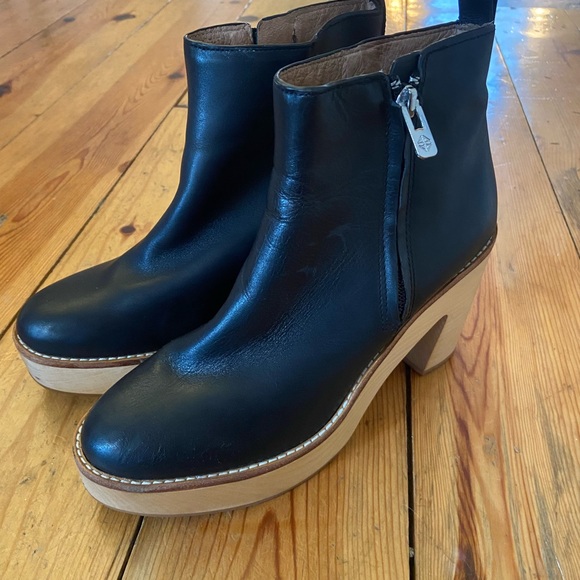 Antonio Melani Black Leather Platform Clog Boots - Size 7M - Picture 8 of 10